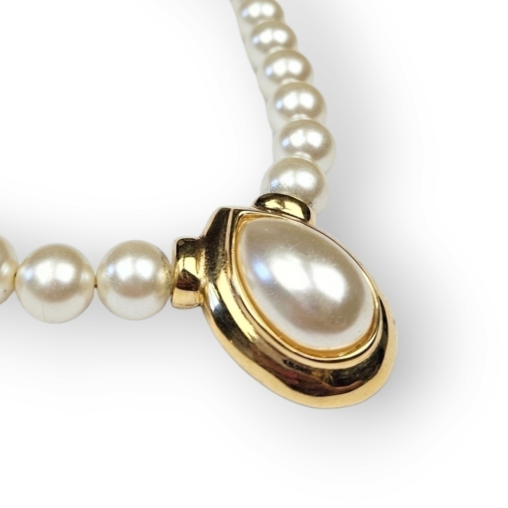 VINTAGE Napier Necklace Faux Pearl Teardrop Pendant Creamy White Gold Plate 18"